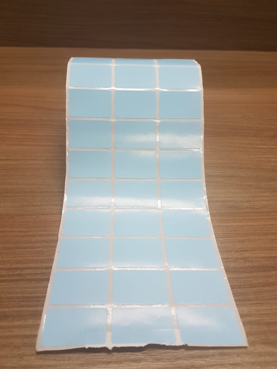 ETIQUETA 33X22/3 COUCHE ADESIVA AZUL-32MTS