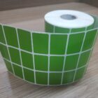 ETIQUETA 33X22/3 COUCHE ADESIVA/VERDE 369 C-32MTS