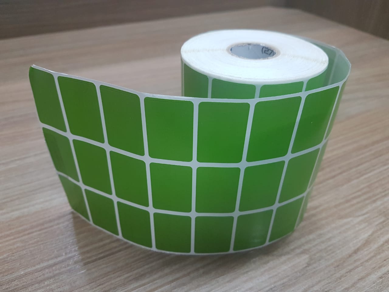 ETIQUETA 33X22/3 COUCHE ADESIVA/VERDE 369 C-32MTS