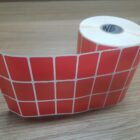 ETIQUETA 33X22/3 COUCHE ADESIVA VERMELHA-32MTS