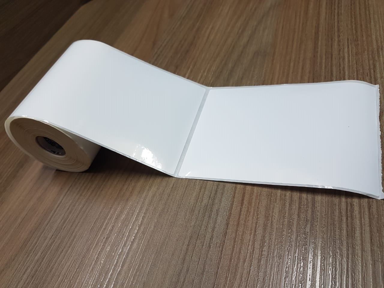ETIQUETA 108X150/1 BOPP PEROLADO/SEM MEIO CORTE LINER/NAO SERRILHADA-32MTS