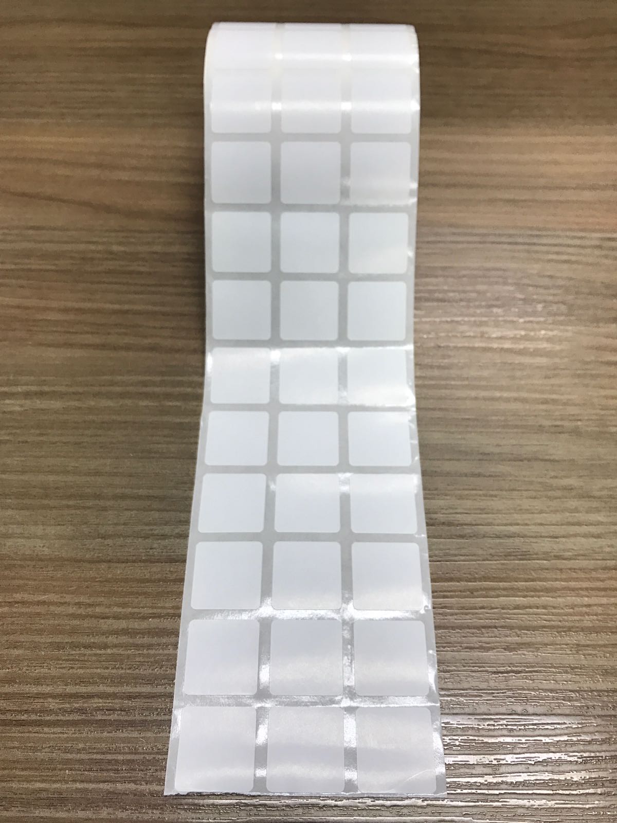 ETIQUETA 25X25/3 COUCHE ADESIVA BRANCA - 32 M