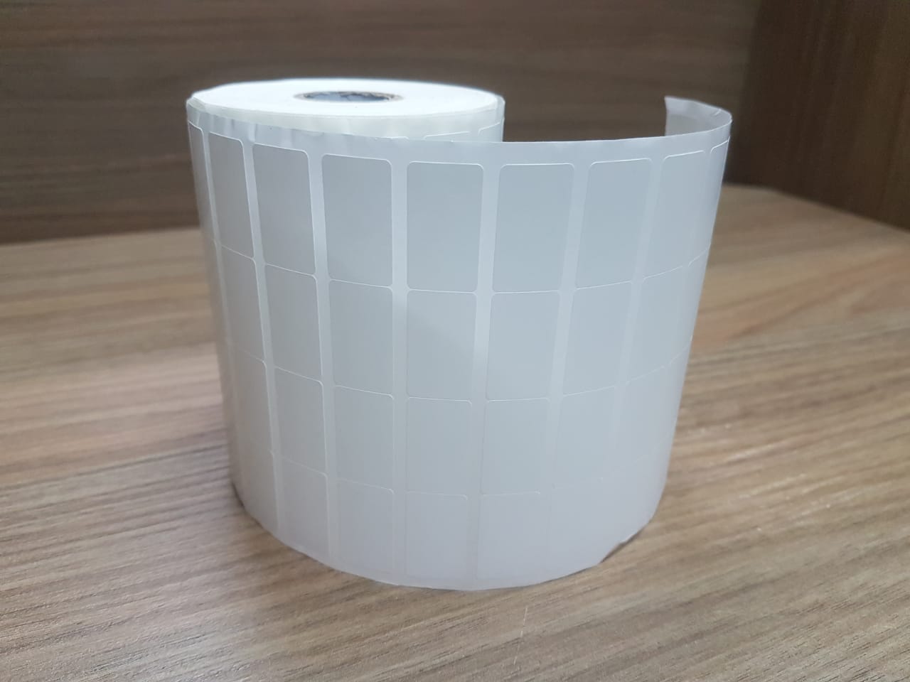 ETIQUETA 26X15/4 COUCHE ADES/BRANCA-32MTS