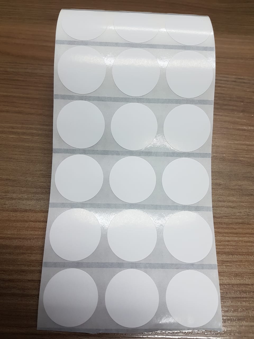 ETIQUETA 32MM DE DIAMETRO COUCHE ADESIVA-32MTS REDONDA