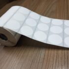 ETIQUETA 32MM DE DIAMETRO COUCHE ADESIVA-32MTS REDONDA