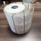 ETIQUETA 32MM DE DIAMETRO TÉRMICA/COM TARJA-32MTS