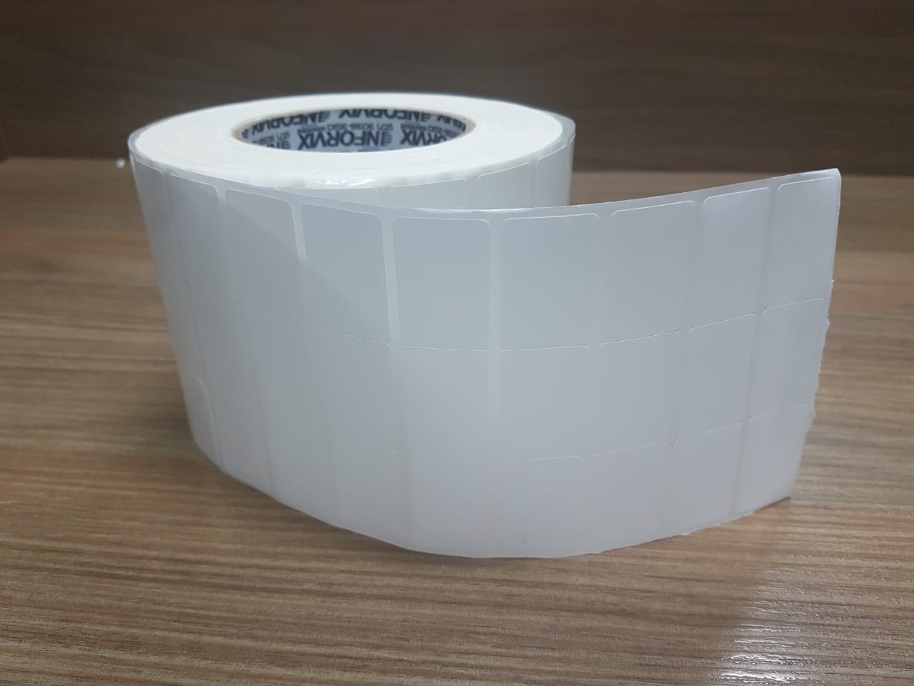 ETIQUETA 34X23/3 COUCHE ADESIVA - 80MTS