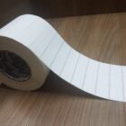 ETIQUETA 34X23/3 COUCHE ADESIVA - 80MTS