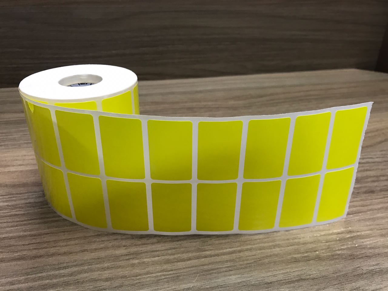 ETIQUETA 40X25/2 BOPP PEROLADO/AMARELA-32MTS