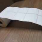 ETIQUETA 50X50/2 COUCHE ADESIVA-32MTS
