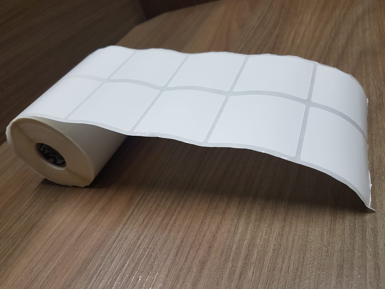 ETIQUETA 50X50/2 COUCHE ADESIVA-32MTS