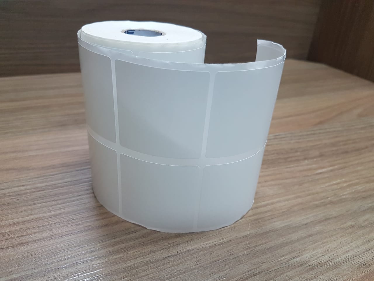 ETIQUETA 50X50/2 COUCHE ADESIVA-32MTS
