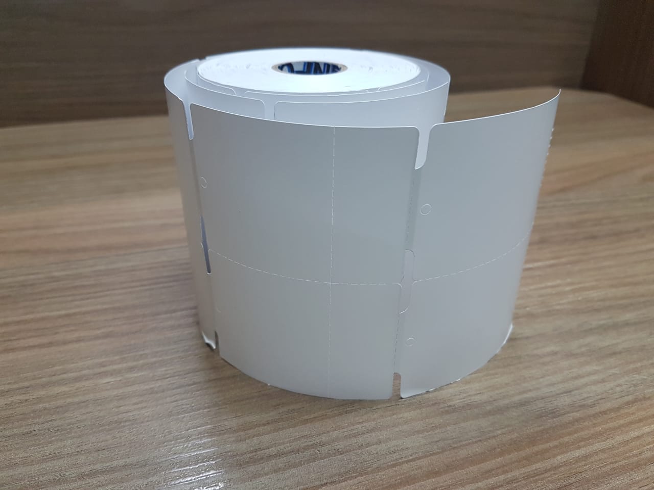 ETIQUETA 50X75/2 TAG/NAO ADESIVA/ARRED/ SERRILHA/C.TARJA/F.CIMA-32MTS