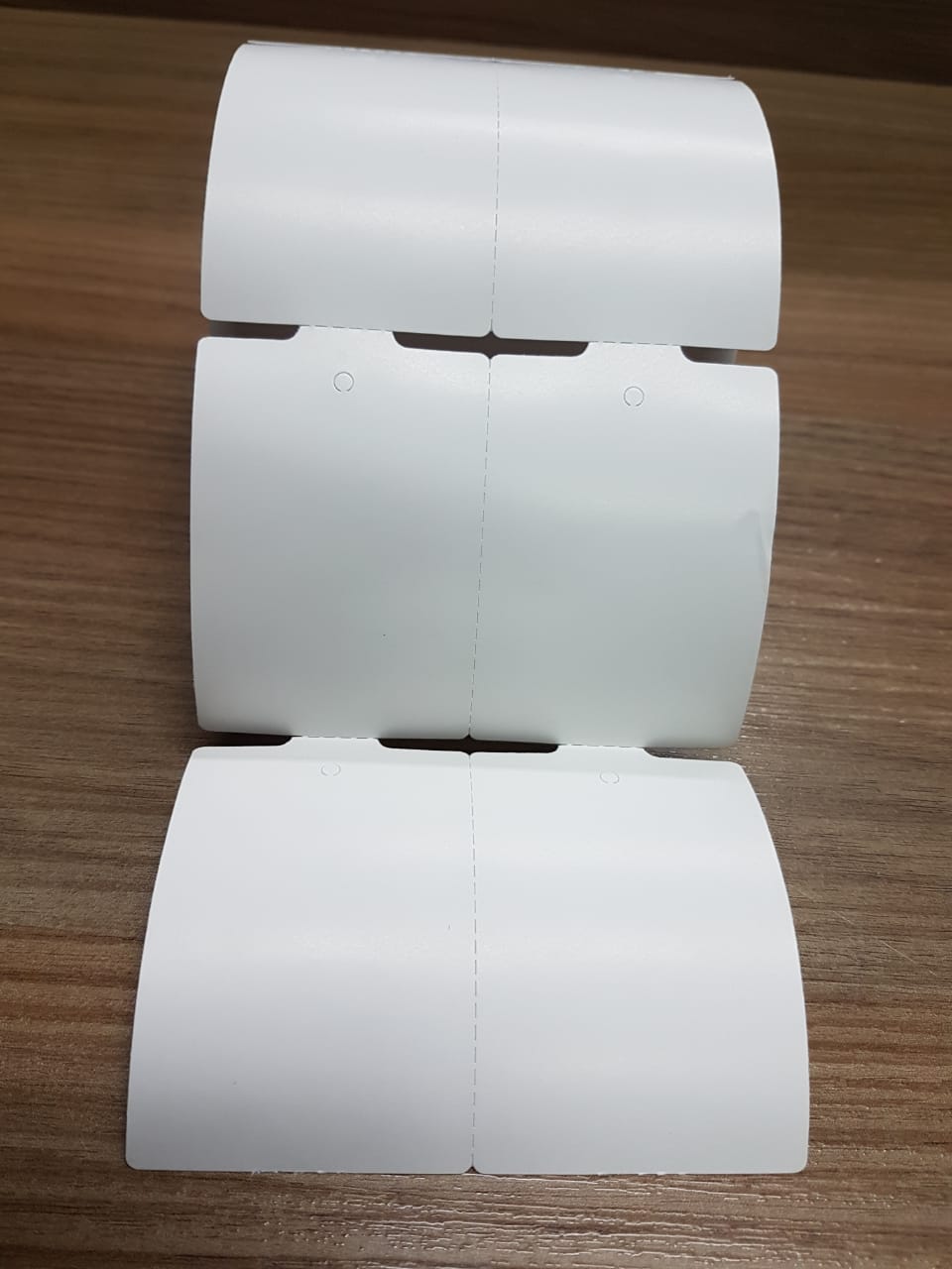 ETIQUETA 50X75/2 TAG/NAO ADESIVA/ARRED/LISA/SERRILHA/F.CIMA - 32MTS