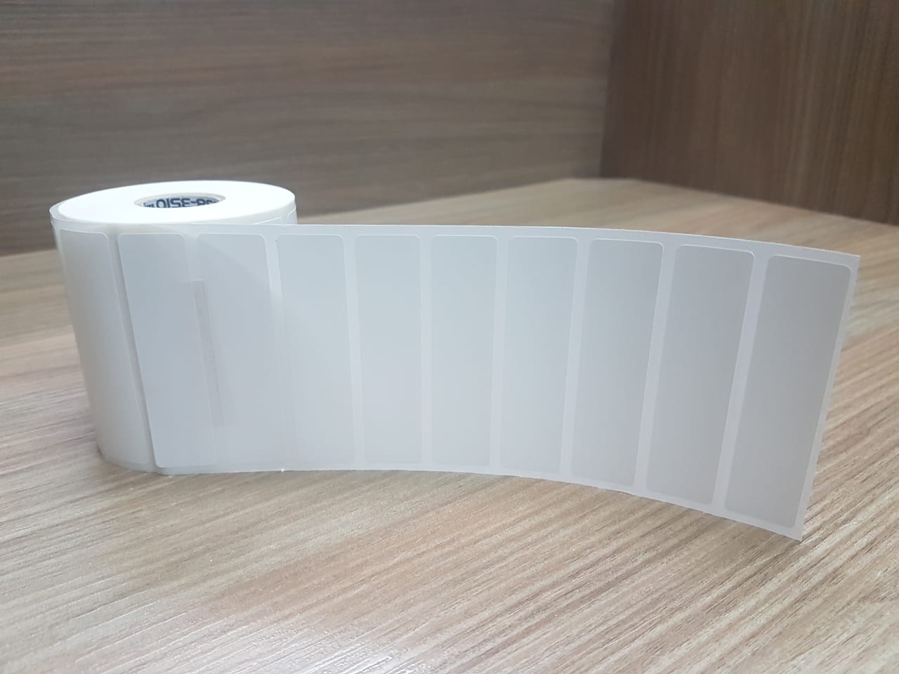 ETIQUETA 80X20/1 COUCHE ADESIVO-32MTS