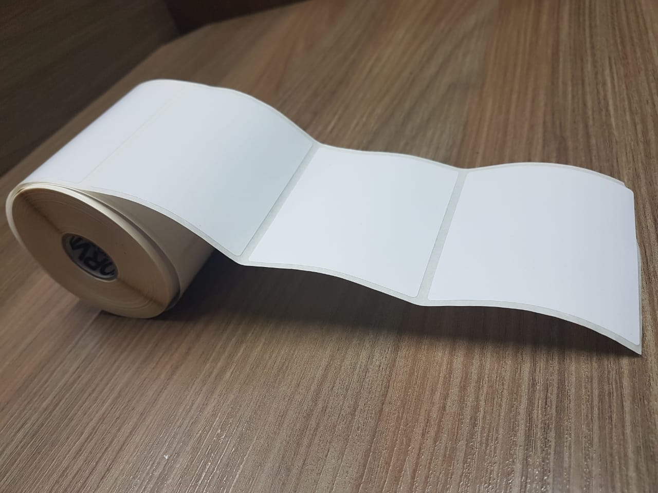 ETIQUETA 85X70/1 COUCHE ADESIVA-32MTS