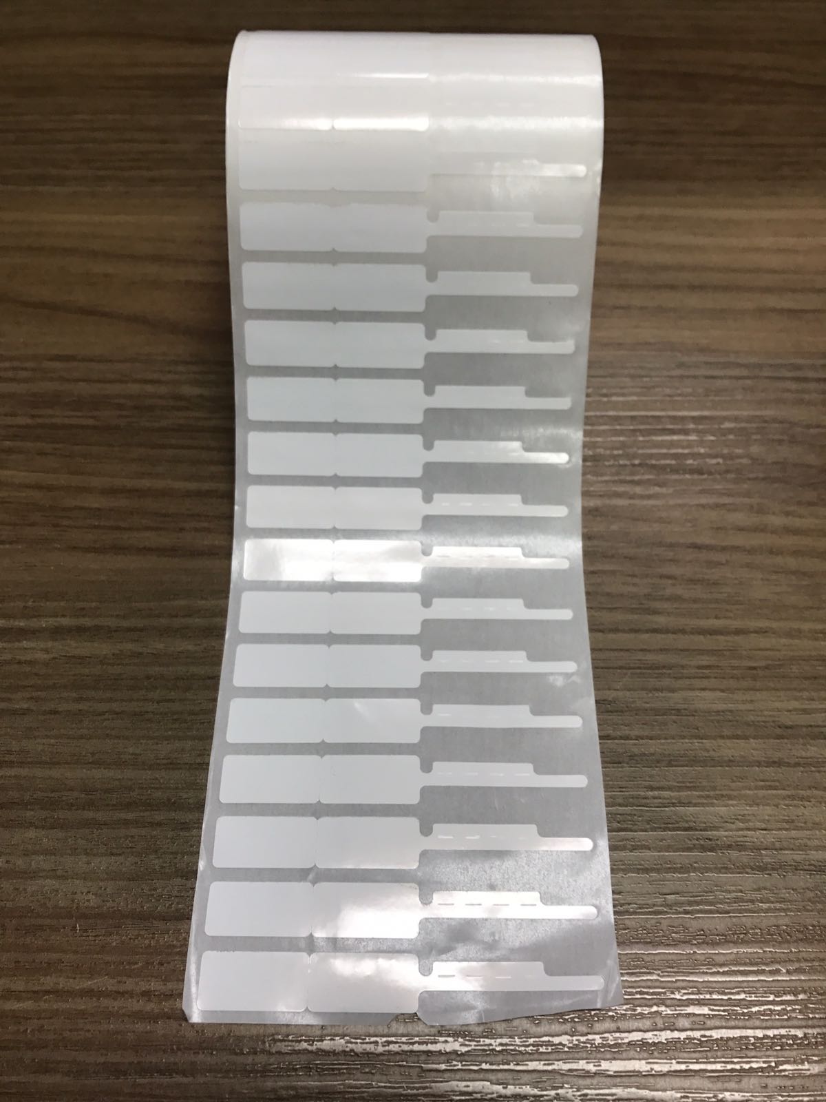 ETIQUETA 90X12/1 BOPP PEROLADO/COM ABA-37,5MTS