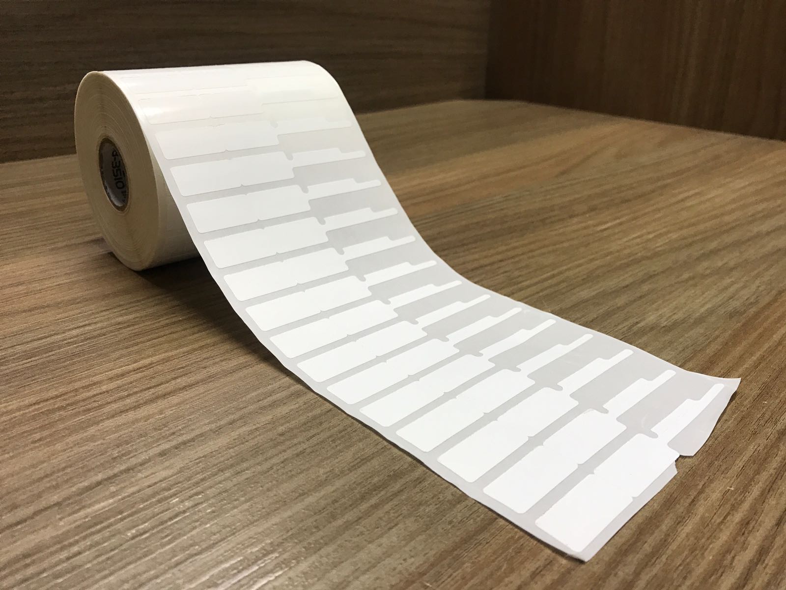 ETIQUETA 90X12/1 BOPP PEROLADO/COM ABA-37,5MTS