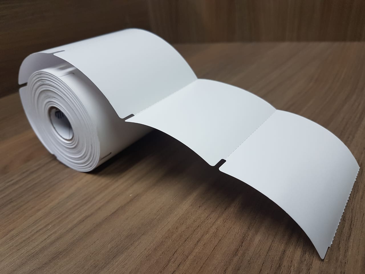 ETIQUETA 90x70/1 GONDOLA NÃO ADESIVO/BRANCA/SERRILHADA-32MTS