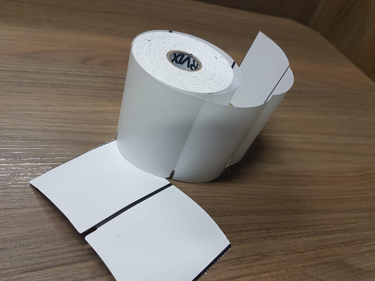 ETIQUETA 90x70/1 GONDOLA NÃO ADESIVO/BRANCA/SERRILHADA-32MTS